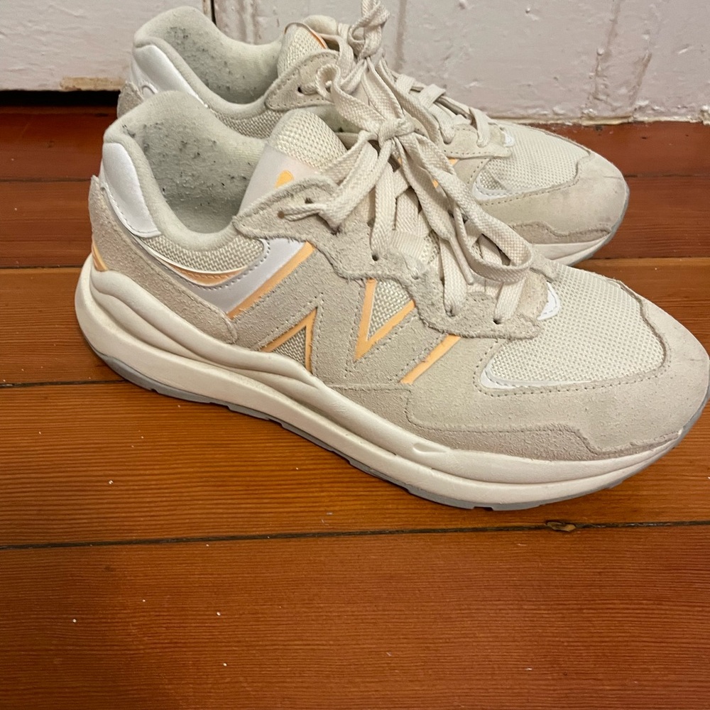 New balance 57/40 women’s 8.5 cream and peach